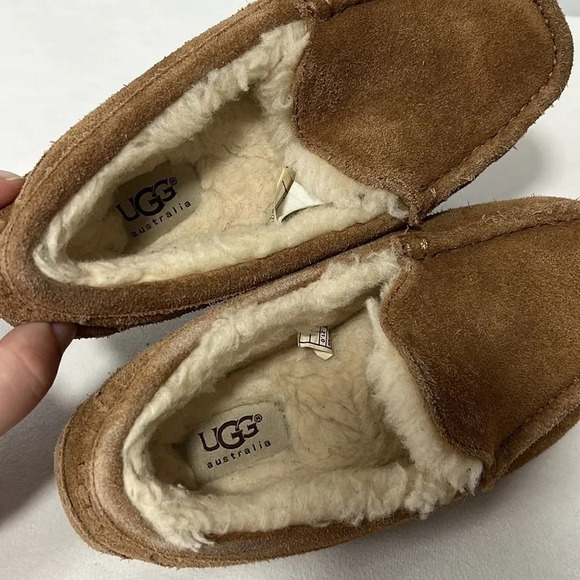 UGG Australia Kids Ascot in Chestnut Genuine Suede, Sheep Wool Slipper Size 2 - Picture 8 of 9